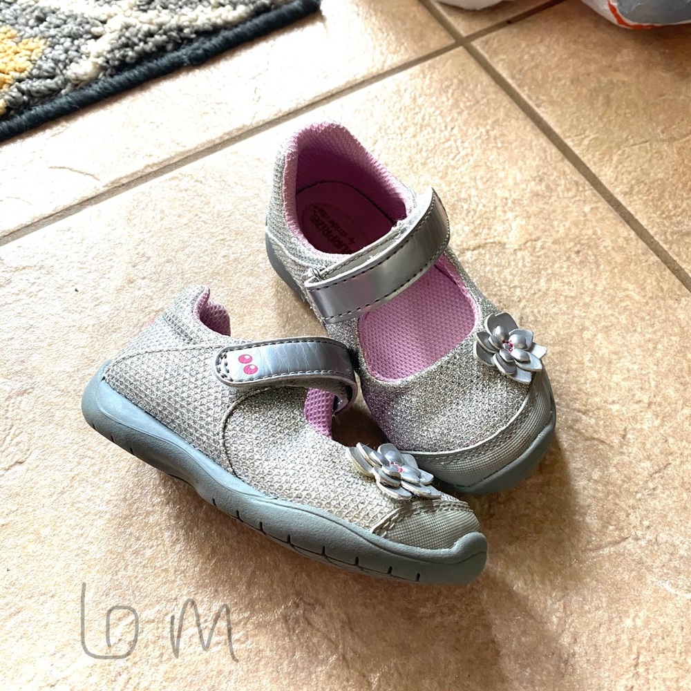 Stride rite, silver dress, shoe girls, size 6 toddler.